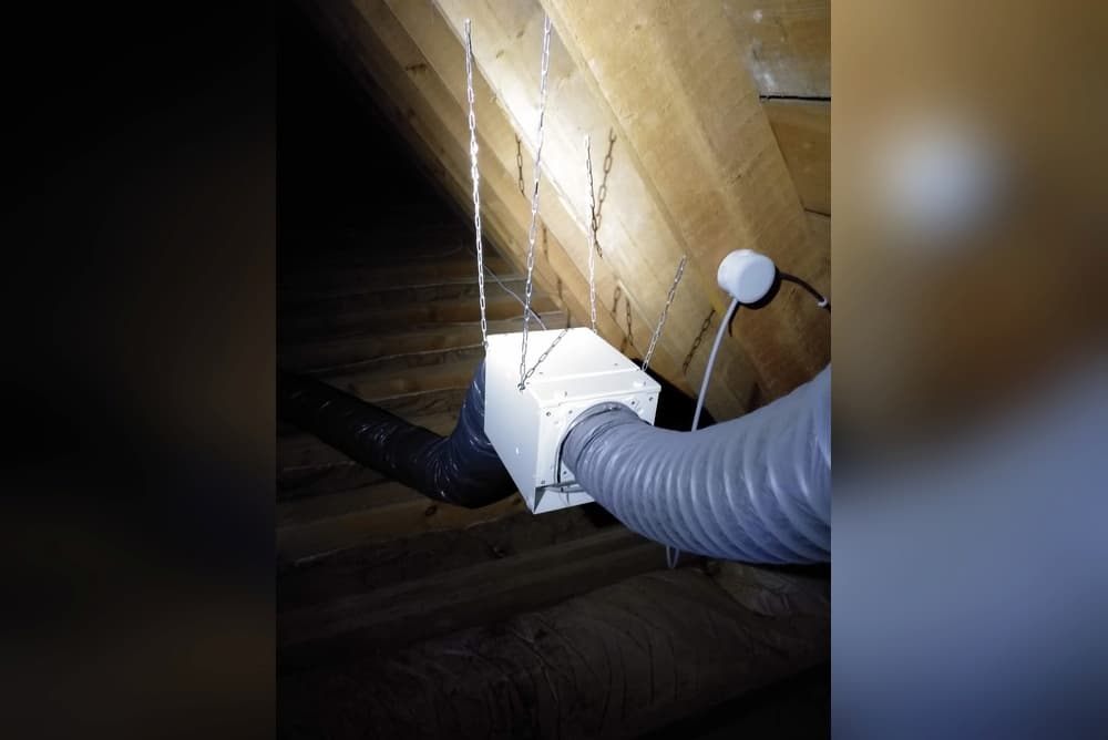 Caisson de VMI (ventilation positive) installé dans des combles par BTR