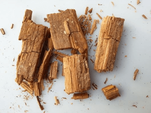 pourriture_cubique crédit : https://www.merule-expert.com/pourriture-bois